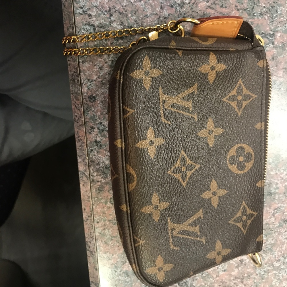 Louis Vuitton mini Pochette